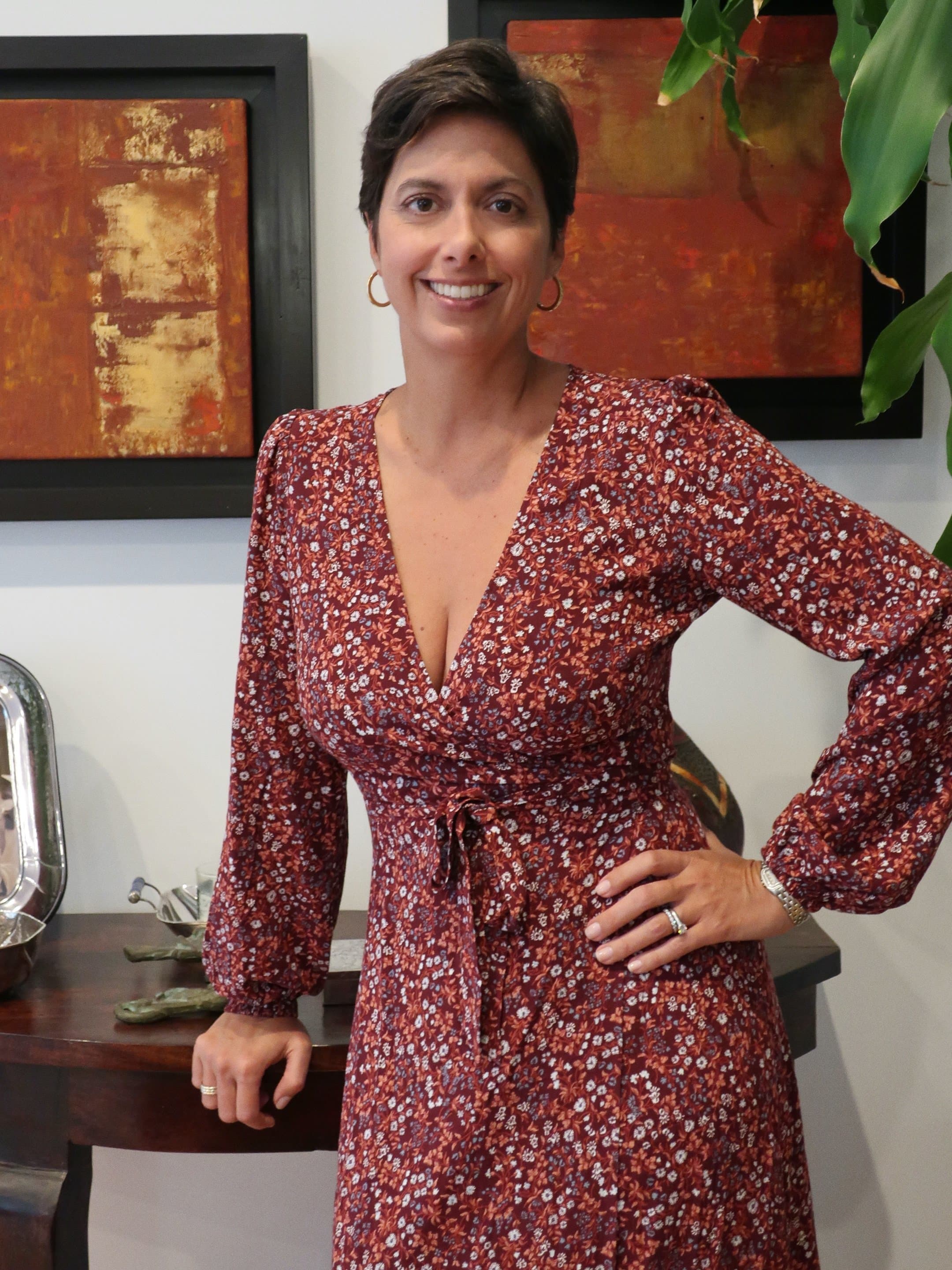 Indira is wearing the Kailey Dress in EMERALD.