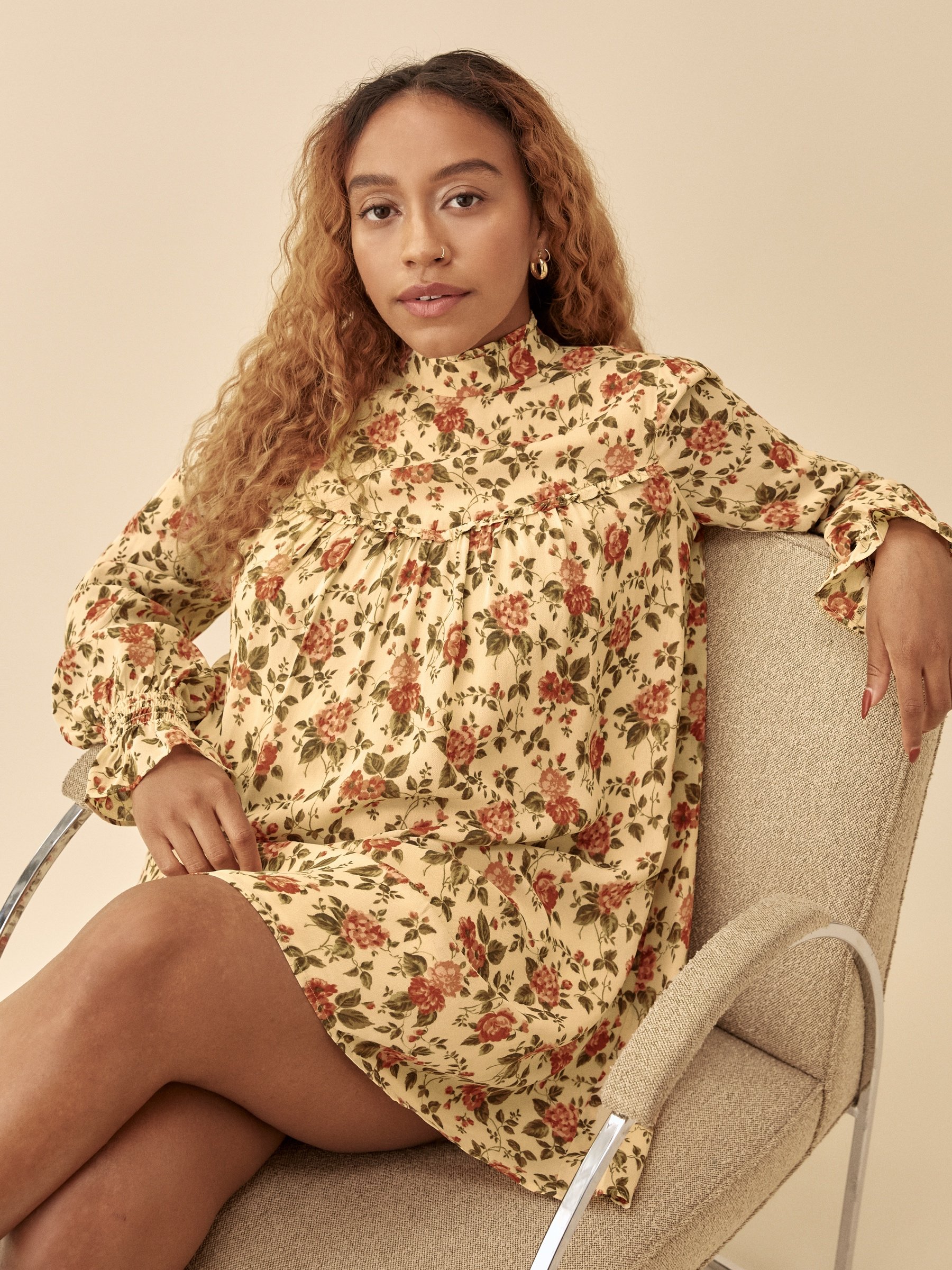 Evelynn is wearing the Jourdan Dress in VARENNA.