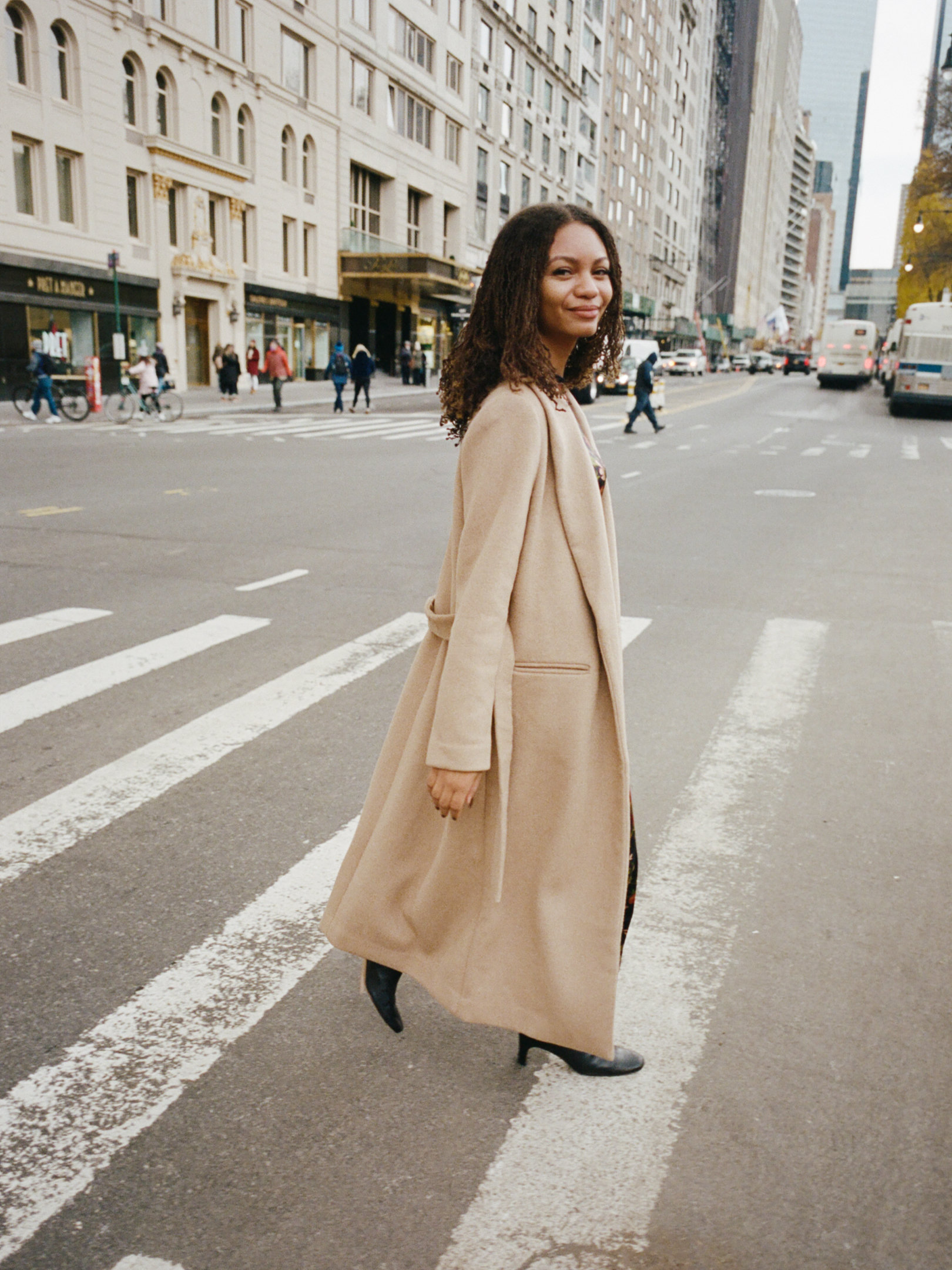 Greenwich Coat in CAMEL.